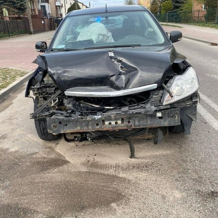 Skasował auto i rzucił się do ucieczki. Miał ogromnego pecha [ZDJĘCIA]