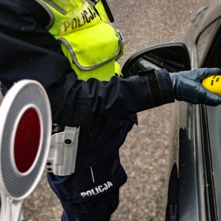 Pijani rekordziści: Jeden zasnął na światłach, drugi łamał sądowy zakaz