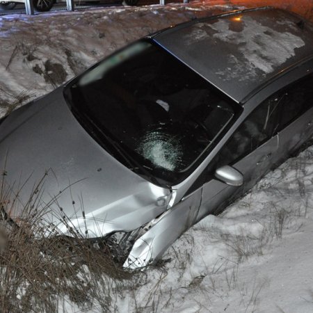 Kompletnie pijany kierowca rozbił auto i próbował uciec. To mogło mieć tragiczne skutki! [ZDJĘCIA]