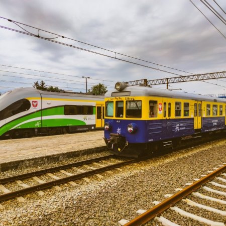 Legendarny pociąg "Babcia" przejdzie remont. 62-letni EN57 nadal będzie woził pasażerów