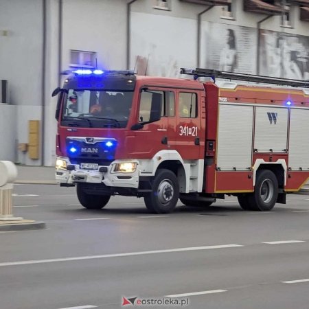 Wypadł z auta i wezwał pomoc. Alarm postawił na nogi służby ratunkowe