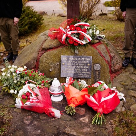 Ostrołęka pamięta: Hołd dla elity narodu w rocznicę Zbrodni Katyńskiej
