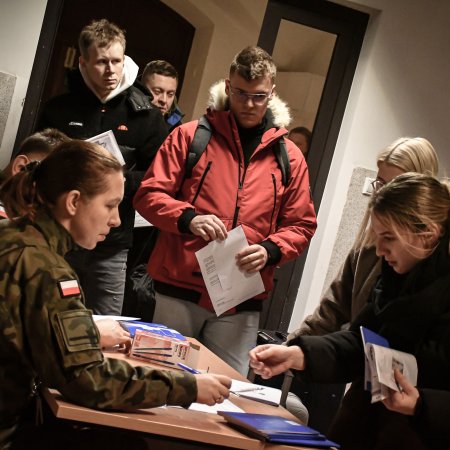 Ferie w mundurze. Ponad 90 ochotników szkoli się w 5 Mazowieckiej Brygadzie Obrony Terytorialnej [ZDJĘCIA]