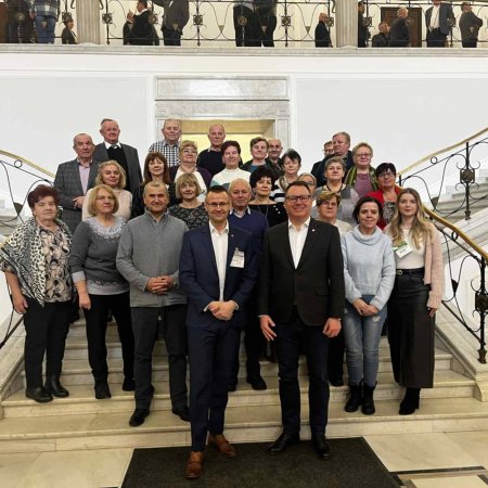 Seniorzy z gminy Rzekuń gośćmi posła Popielarza w Sejmie [ZDJĘCIA]