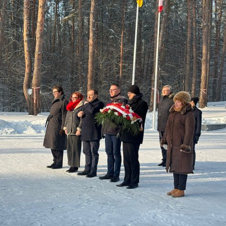 Poseł Popielarz wrócił z Kijowa. "13 stopni w gabinetach" i trudne rozmowy o ekshumacjach [ZDJĘCIA]