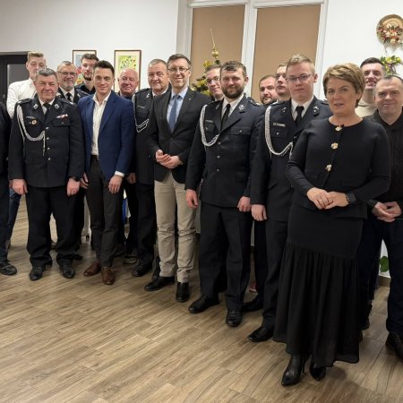 Poseł Grabowski na zebraniu OSP Dzwonek. Prezes uhonorowany medalem sejmowym