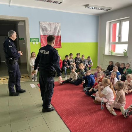 Spotkanie profilaktyczne z policjantami w szkole w Ołdakach. Bezpieczne ferie zimowe [ZDJĘCIA]