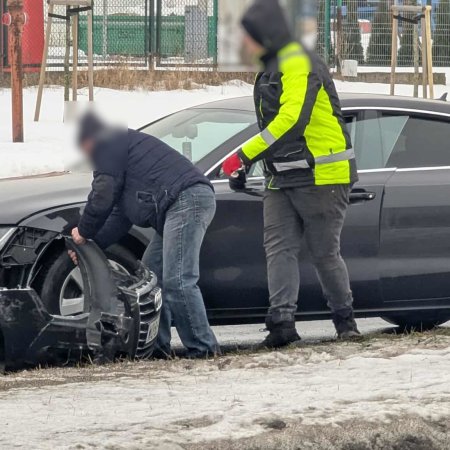 Zderzenie dwóch aut na Bohaterów Warszawy. Służby w akcji [ZDJĘCIA]