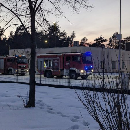 Zadymienie na budowie ZPO w Ostrołęce. Interwencja straży pożarnej [ZDJĘCIA]