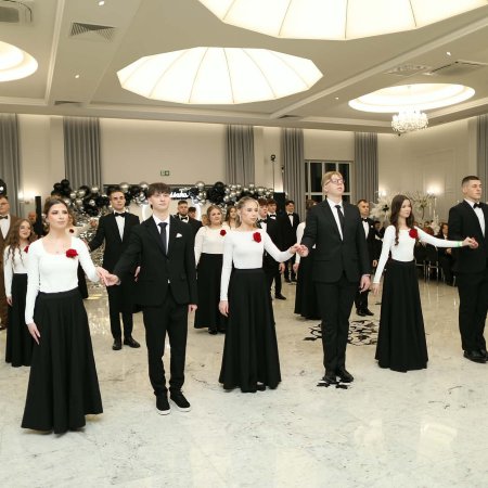 Studniówka 2026. Tak się bawi ZSZ 4 w Ostrołęce! [WIDEO, ZDJĘCIA]