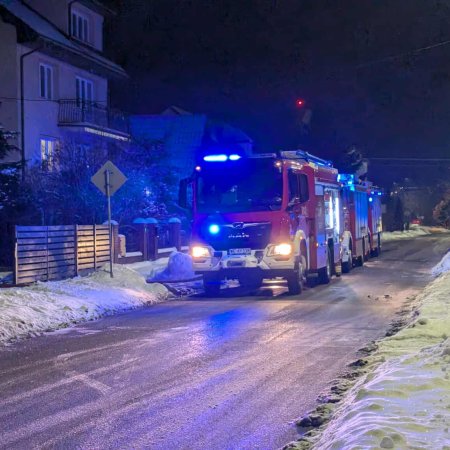 Błyskawiczna interwencja służb na osiedlu Leśne. Co wywołało alarm? [ZDJĘCIA]