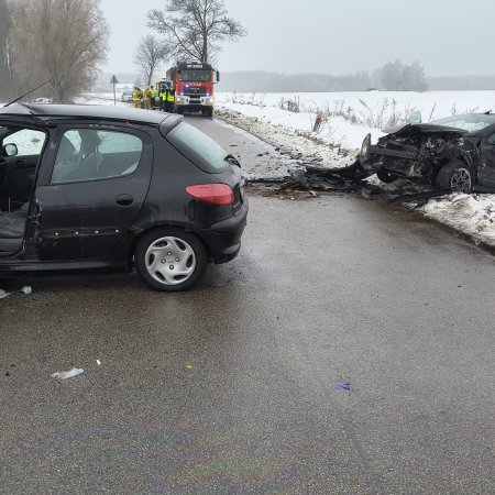 Tragedia na Mazowszu. Fatalne skutki czołowego zderzenia. "Śmierć na miejscu"