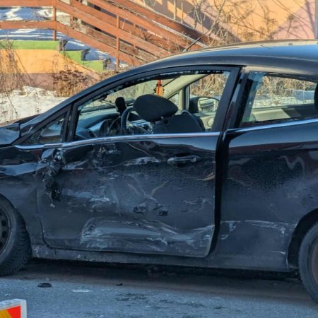 Wypadek w Nowej Wsi. Zderzenie osobówki z ciężarówką, trzy osoby ranne [WIDEO, ZDJĘCIA]