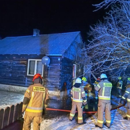 Niebezpieczny pożar pod Ostrołęką. Służby w akcji. ZOBACZ ZDJĘCIA