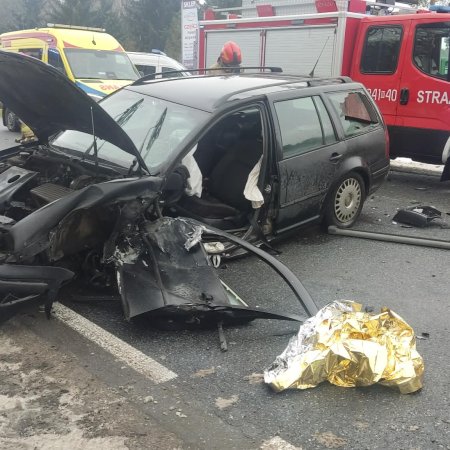 Dwie osoby zabrane do szpitala po groźnym zdarzeniu w Laskowcu [WIDEO, ZDJĘCIA]