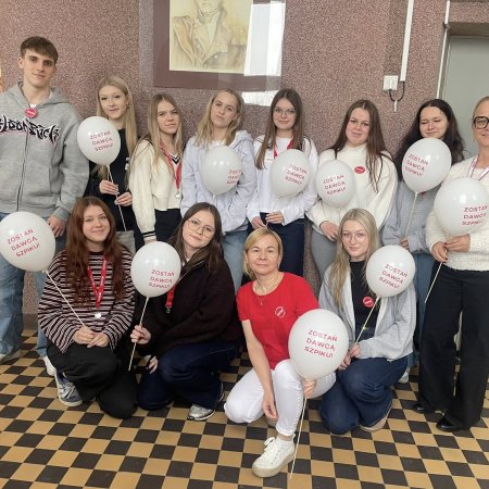 "Komórkomania" w I LO! W tej szkole nie brakuje ludzi o wielkim sercu