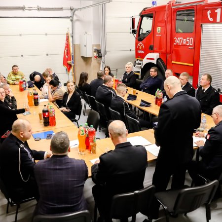 Walne zebranie OSP Dąbrówka. Puławski prezesem. Zaszczytni goście