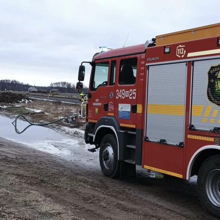 Nie mogli dojechać do domu. Interweniowali strażacy