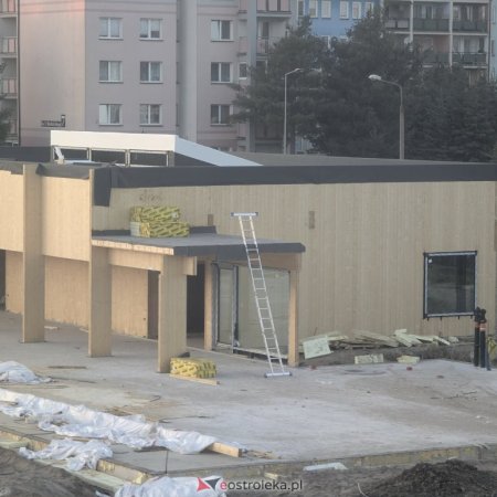 Opóźnienie w budowie przedszkola w Ostrołęce. Miasto podaje kluczowy termin. Czy wykonawca zdąży?