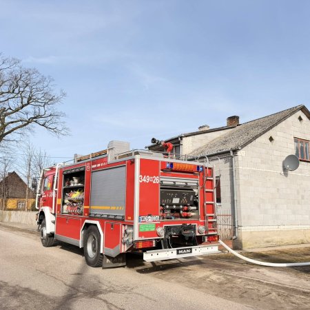 Akcja gaśnicza w piwnicy. Z ogniem walczyło 23 strażaków [ZDJĘCIA]