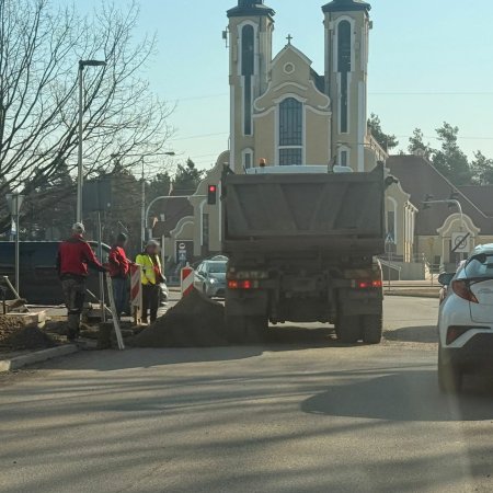Kierowcy narzekali na dziury. Jeszcze chwilę cierpliwości - praca wre
