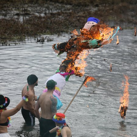 Caravaningowy hit sezonu. Marzanna spłonęła, sezon otwarty! [WIDEO, ZDJĘCIA]