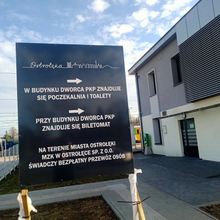 Tablica już stoi. Trzy rzeczy, które warto wiedzieć przyjeżdżając do Ostrołęki