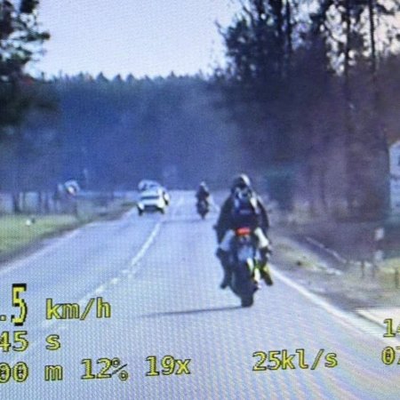 Pędził Hondą przez Dąbrowy, teraz słono zapłaci. Policja nie miała litości dla 26-latka z naszego powiatu