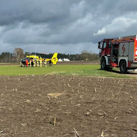 Zabrakło karetki, wezwano śmigłowiec. Pilne lądowanie w gminie Łyse! [ZDJĘCIA]