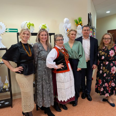 Jubileuszowy wernisaż Grażyny Dziekońskiej. „Etno cudeńka” zachwyciły w Ostrołęce [WIDEO, ZDJĘCIA]