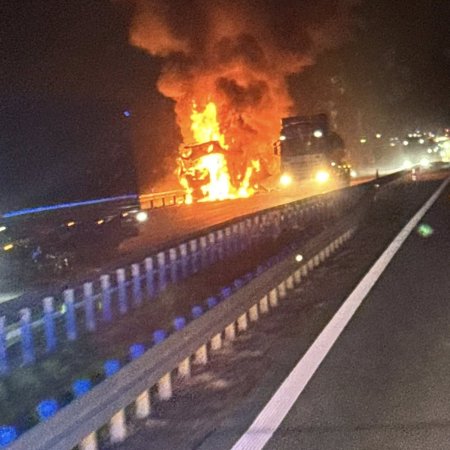 Poważny wypadek na S61. Ciężarówka stanęła w ogniu [ZDĘJCIA]