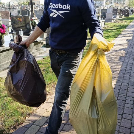 Potrzebne były rękawice i setki worków. 2,5 ton śmieci walało się po okolicy! [ZDJĘCIA]