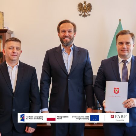 Nowoczesna i ekologiczna komunikacja w Ostrołęce. Prezydent podpisał umowę na zakup autobusów elektrycznych