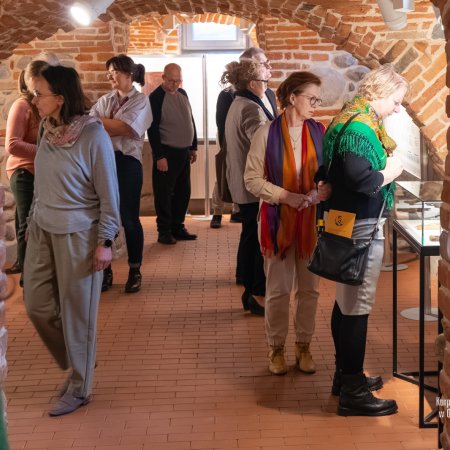„Coś się kończy, coś się zaczyna? Pięćsetlecie włączenia Mazowsza do Korony”. Nowa wystawa w Muzeum Kultury Kurpiowskiej [ZDJĘCIA]