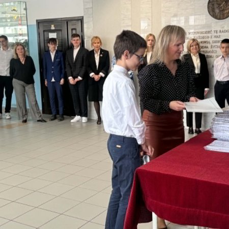 Egzamin ósmoklasisty 2026. Cisza w ostrołęckich szkołach. „Królowa nauk” dała uczniom popalić? [ZDJĘCIA]
