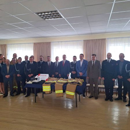 Nowe ubrania bojowe. Strażacy ze wsparciem Mazowsza [ZDJĘCIA]