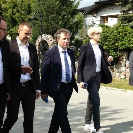 Wiceminister Jacek Karnowski z wizytą w gminie Rzekuń. Tematem fundusze z KPO i lokalne inwestycje [ZDJĘCIA]