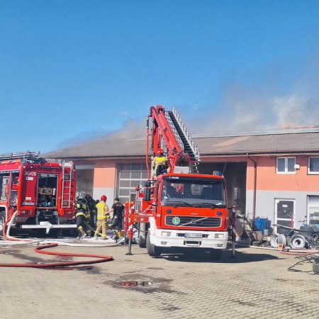 Potężny pożar w regionie! Na miejscu ponad 30 jednostek straży pożarnej [ZDJĘCIA]