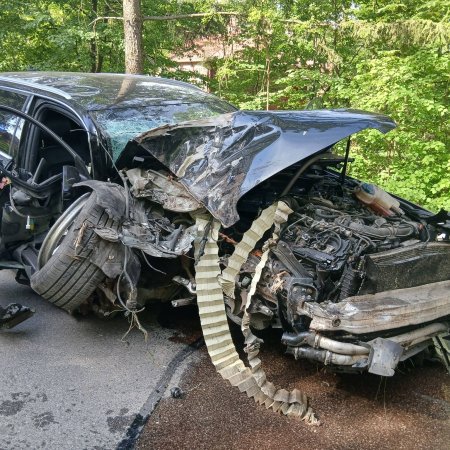 Poważny wypadek w miejscowości Bandysie. Kierowca trafił do szpitala [ZDJĘCIA]