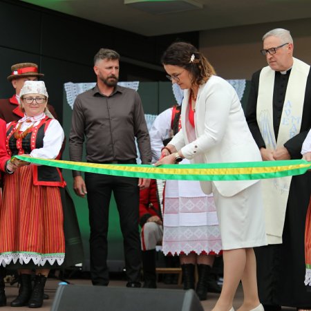 Plac w Kadzidle z nową nazwą. To wydarzenie oficjalnie zainaugurowało XXXI Wesele Kurpiowskie [WIDEO, ZDJĘCIA]