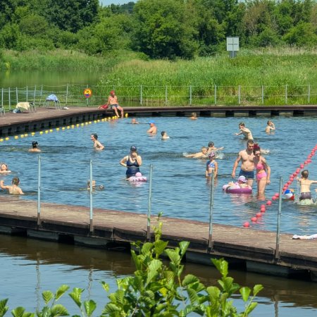 Upalny weekend w Ostrołęce. Mieszkańcy szukają ochłody nad Narwią [WIDEO, ZDJĘCIA]