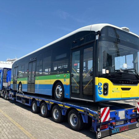 Tak wyglądają nowe autobusy dla Ostrołęki. Są już w Europie [ZDJĘCIA]