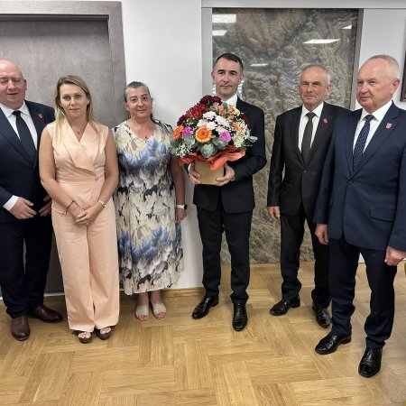 Budżet z nadwyżką i milionowe inwestycje. Wójt Krzysztof Grala z pełnym poparciem rady [ZDJĘCIA]