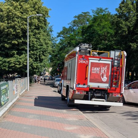 Seria trwa. Po urzędach i bibliotekach alarm w ostrołęckiej szkole [ZDJĘCIA]