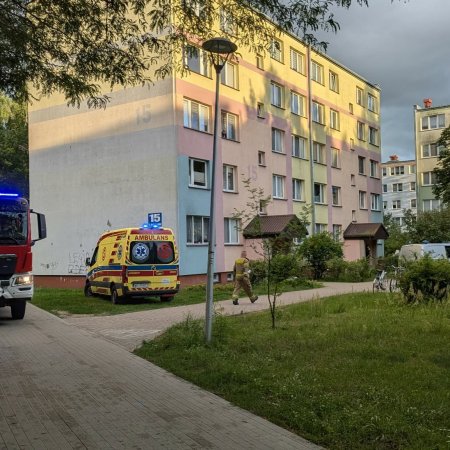 Wołanie o pomoc usłyszał sąsiad. Interwencja na Modrzejewskiej [ZDJĘCIA]