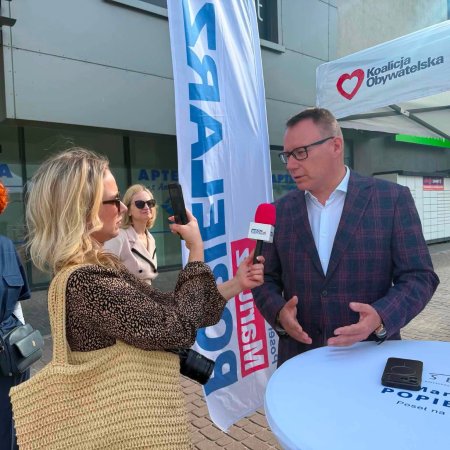 Poseł Mariusz Popielarz po raz kolejny w terenie. Mobilne biuro poselskie zawitało do Wyszkowa