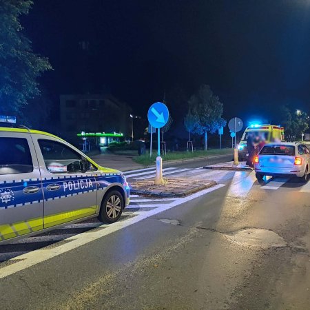 Wypadek przy Hallera w Ostrołęce. Potrącenie pieszej na przejściu [ZDJĘCIA]