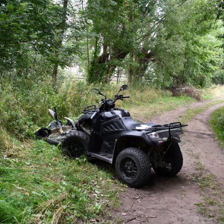 Wypadek quada z motocyklem: 11-latek i motocyklista trafili do szpitala