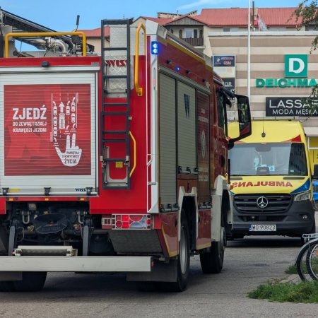 Dramatyczne wołanie o pomoc w bloku. Czujność pracownicy MOPR uratowała sytuację [WIDEO, ZDJĘCIA]