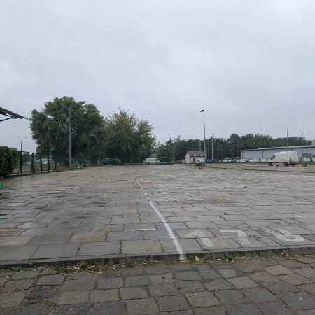 Tu miało dziś tętnić życie. Pchli Targ przegrał z wichurą